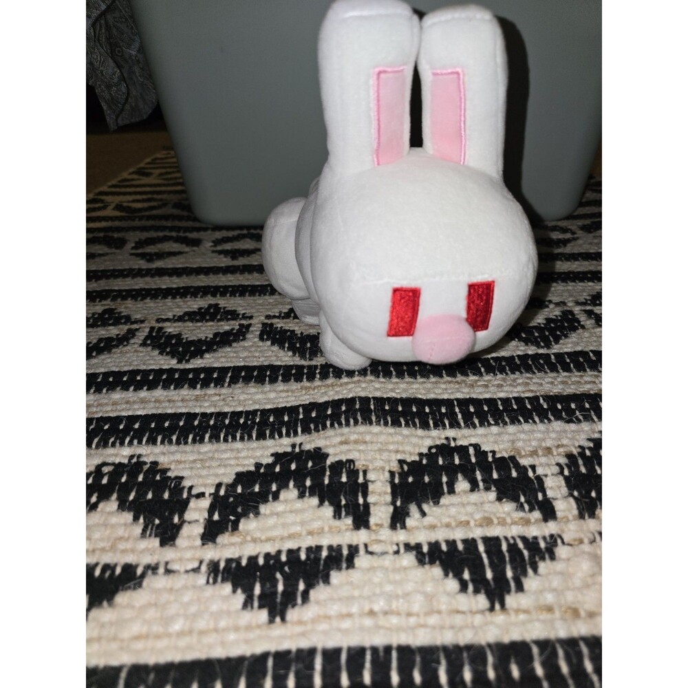 Minecraft White Rabbit Bunny Plush Stuffed Animal Mojang Mattel 9” Red Eyes EUC